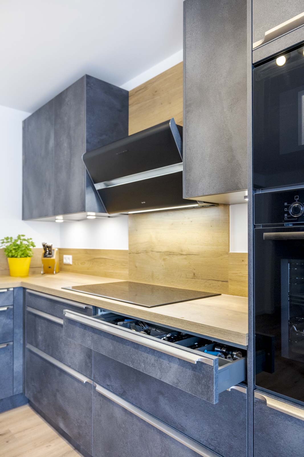 Artego Küche in moderner Spachteloptik und Eiche Arbeitsplatte – Foto 10