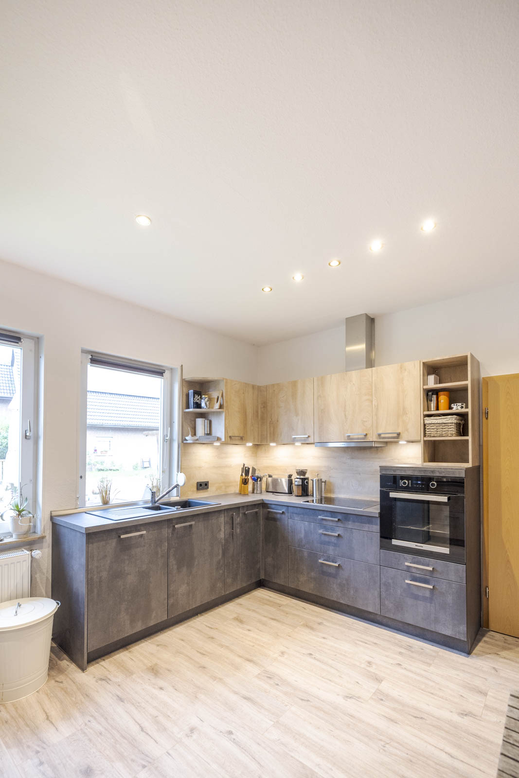 Entdecke die Eleganz: Moderne Küche von Ballerina in Beton und Holz – Foto 4