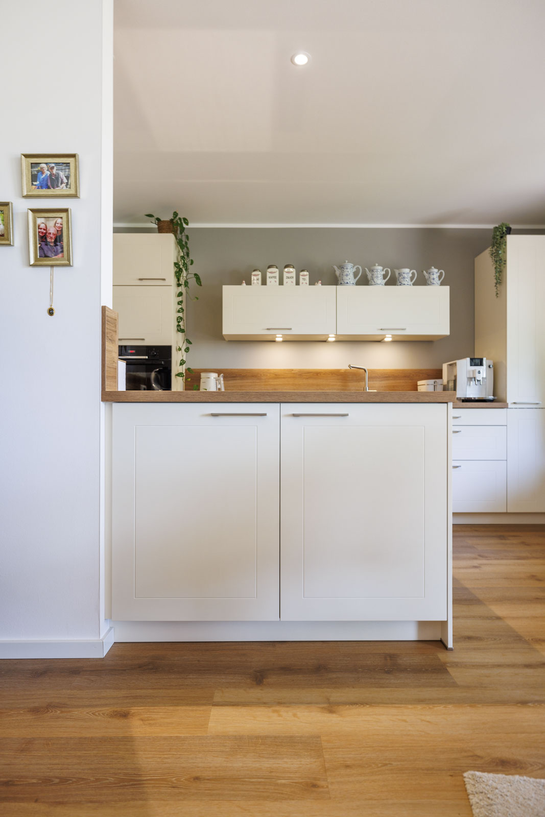 Moderne Eleganz trifft rustikalen Charme: Traumküchen mit hochwertigen Materialien und durchdachtem Design – Foto 6