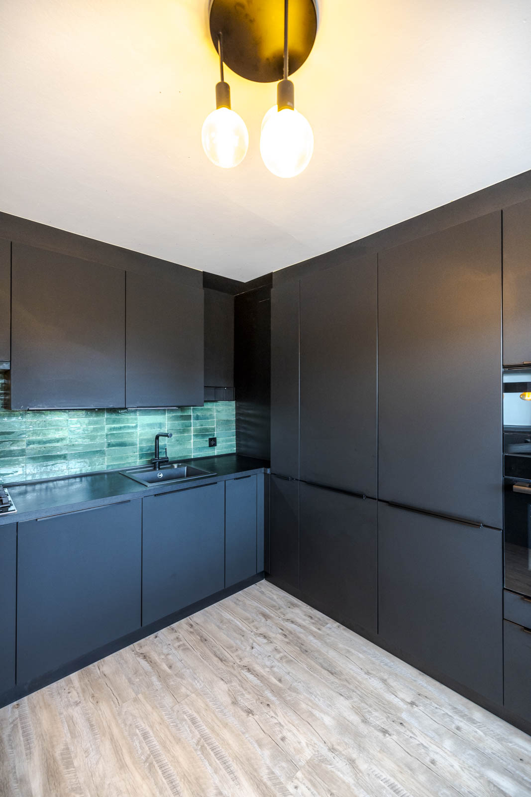 Pflegeleichte Einbauküche mit Antifingerprint Oberfläche – Foto 3