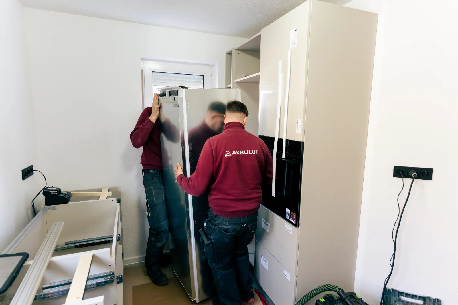 Akbulut Montageteam beim professionellen Küchenaufbau in Hannover