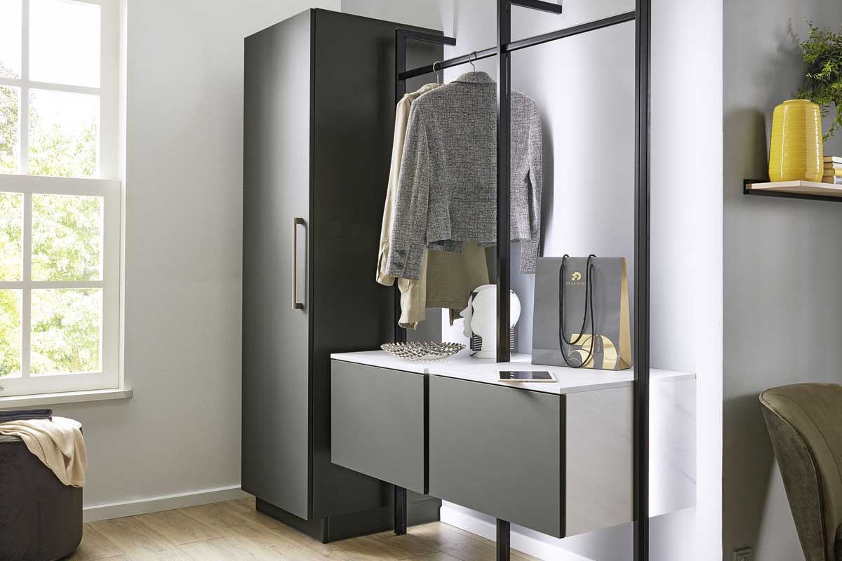 Eingangsbereich mit maßgefertigter Garderobe